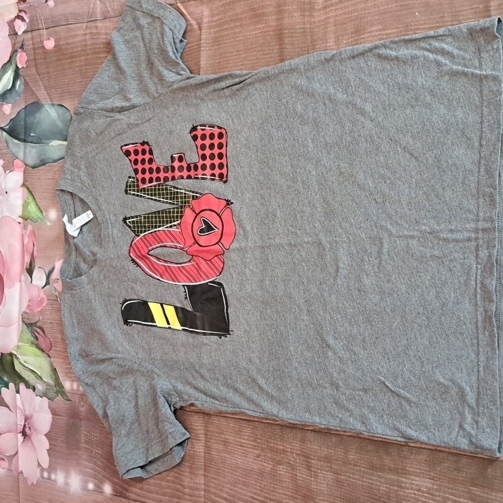 Love T-shirt Bella Canvas Tees - Short Sleeve/Tops, Size M for Women